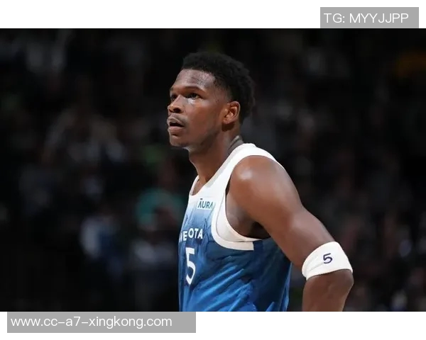 爱德华兹首节表现不佳7投仅中2三分球全失正负值为负六